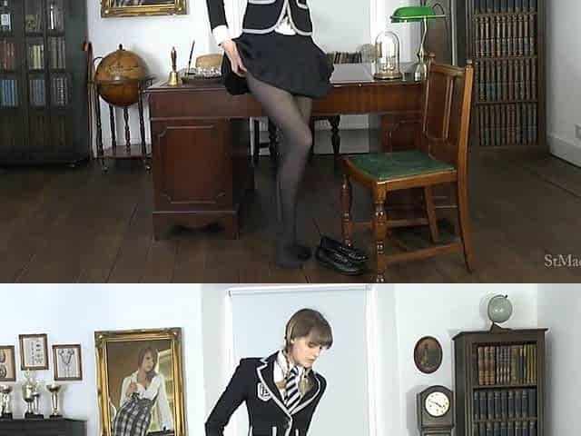 Melissa Strips & Plays with Her Pantyhose