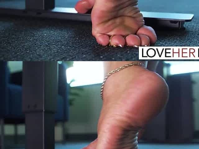 Bossy mother I'd like to fuck Aderes Quin Gets Feet Worshipping