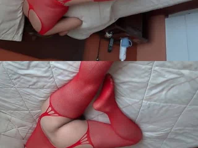 Charming stepmother shows off her large butt in underware for me to masturbate, that babe likes to watch me cum