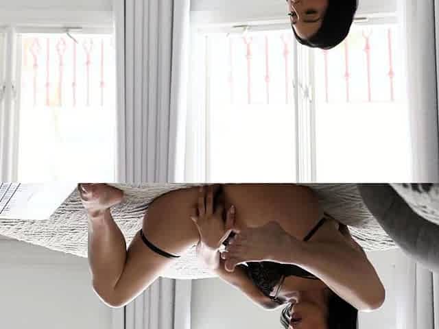 Webcam fun mature brunette with toys cum on cam