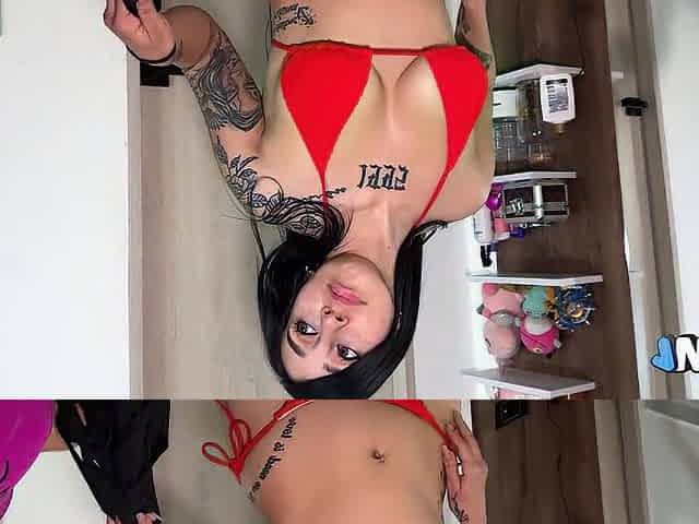 Ver a mi'miga en bikini me pone muy cachonda y solo quiero comerle el culo - KATTY BLAKE