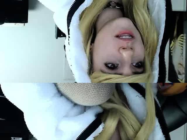 sexy amateur hot blonde teen show webcam
