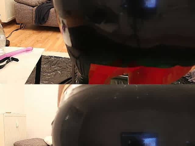 Latex-Unicorn allone at home 1