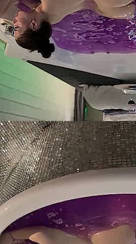 I love bathing in the bathtub