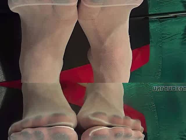 strawberry crush with nylon feet