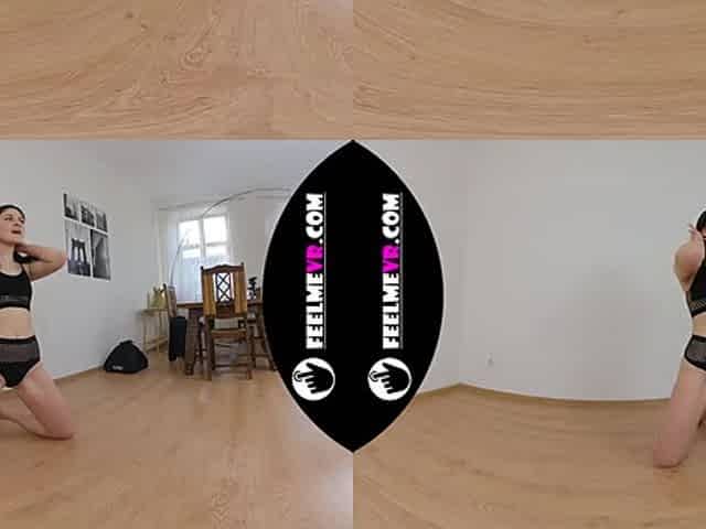 180vr Video With Sexy Milf Lavra Poses Naked With Open Legs - FeelMeVR