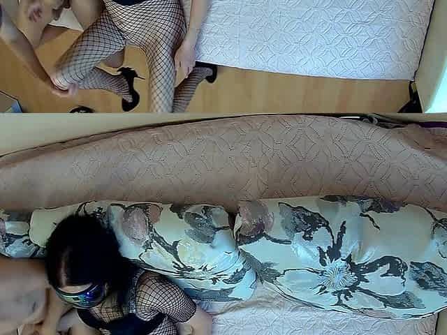 Spouse masturbates twat of skinny wife and bangs her on the bed