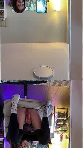 Beauty Next Door Masturbates For U