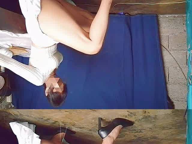 Beautiful hotty pissing very longer after drinking a salabat juice