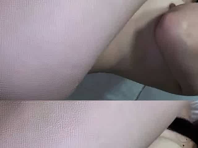 Squatting naked! [Uncensored] [Creampie] Big-assed woma