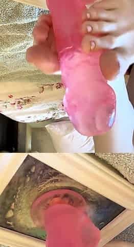 Amateur preggo hoe toys her pussy close up in fetish solo