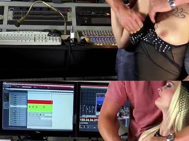 Cute Big Ass Blonde Chick Sprayed In Her Mouth With Mia Bitch And Jason Steel