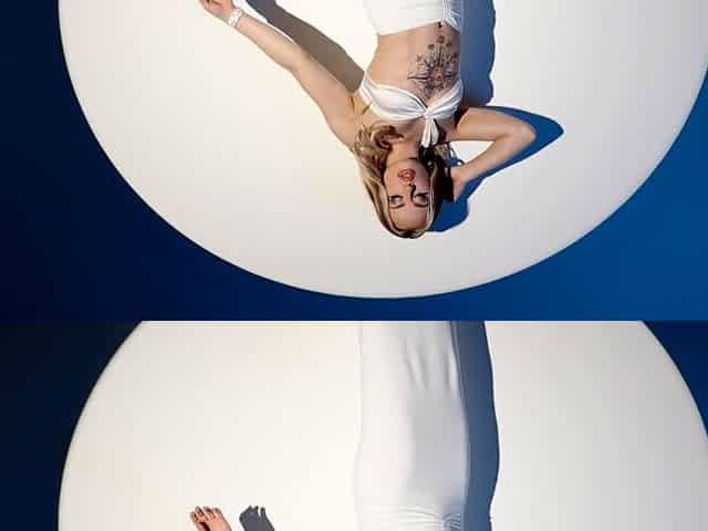 Sexy Anna Claire Clouds reveals big ass
