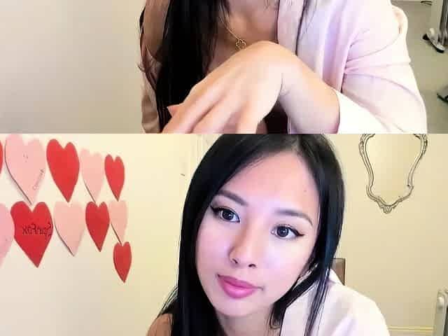 Amateur Webcam Cute Teen Plays Solo