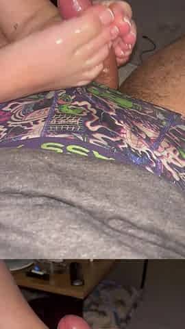 Sneaky Footjob with Perfect Oiled Toes