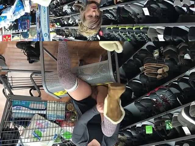 See I Have No Panties On !
