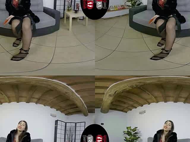 Hot sexy toes of Petra wiggle and spread right in your face in virtual reality - VRFootFetish