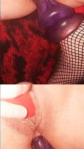 Widening my butt and snatch lips I desire penetration!