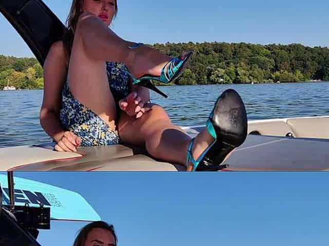 Feet-shoe-play