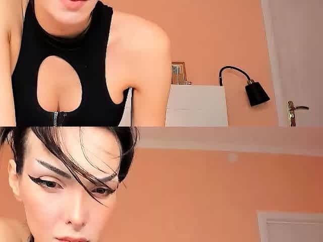 Brunette Couch Webcam Solo Fun Masturbating