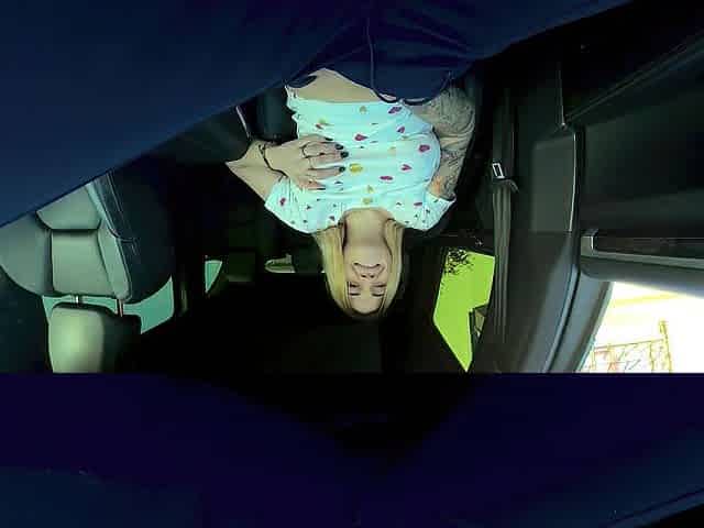 Large butt teen masturbate in front seat