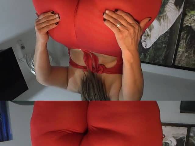 Lucky guy likes huge bottom of his GF
