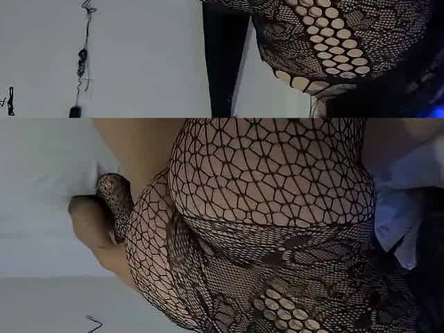 Delightful large butt in tights