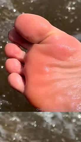 Horny amateur girls with a foot fetish play along