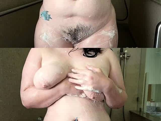 Big boobs webcam slut toys her asshole