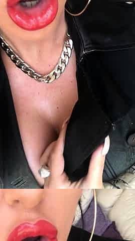 Big boob brunette masturbates on webcam