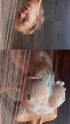 Sannababy in the shower