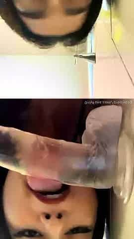 Amateur brunette double toying on webcam