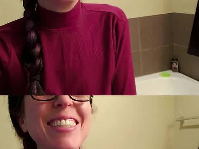 Nerdy Gal Inserts A Tampon
