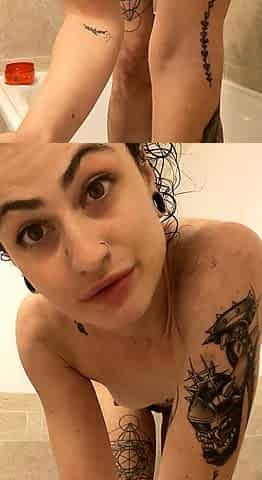 Amateur young teen solo masturbation on her livingroom