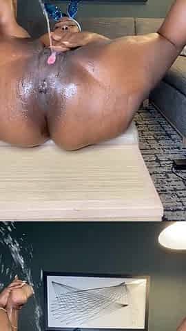 Popluv Masturbating