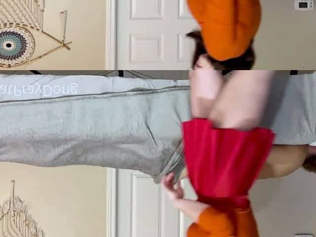 Brunette MILF babe sucks a cock on her knees before sex