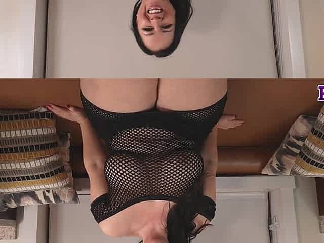 Horny BBWS - Amanda like to show it off