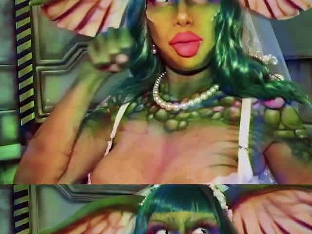 Gremlins - Monster Stepmommy Likes YOU!! Greta Cosplay