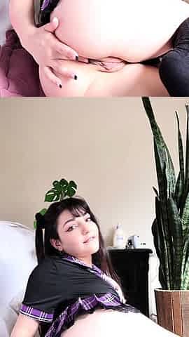 Masturbating solo babe loves her toys