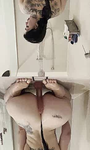 Large Butt Bounces on Sex-toy
