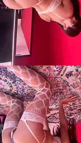 Petite small tit babe with perfect pussy masturbates