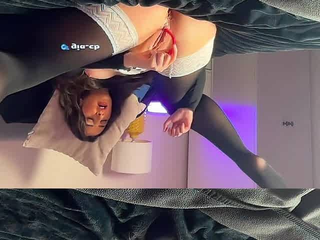 Steamed the Sheets - Bizarre Squirting in Nylons