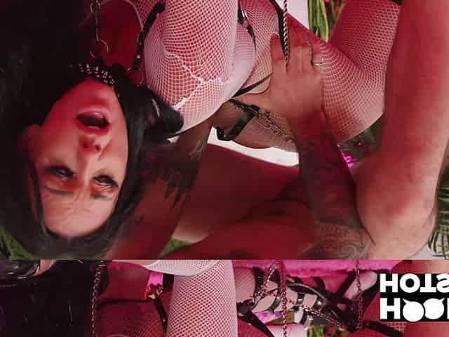 Eager Jennifer White Takes Nade Nasty's Big Cock up Her Ass