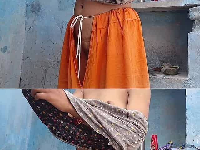 Desi Bhabhi Mms Bathing Hot