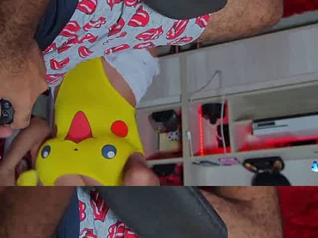 While my stepfather plays the console, I blow his cock like a horny gamer chick in a sex game - super super-steamy xxx porn!