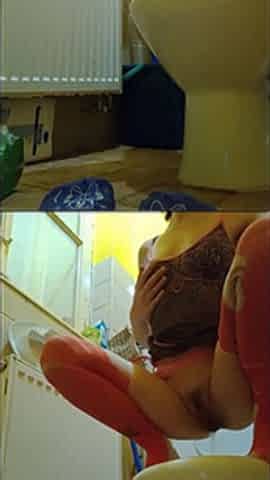 Golden Shower in Stockings!