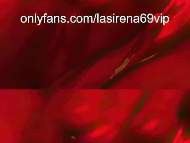 LaSirena69 likes to aggressively rub her vagina below the red light!!