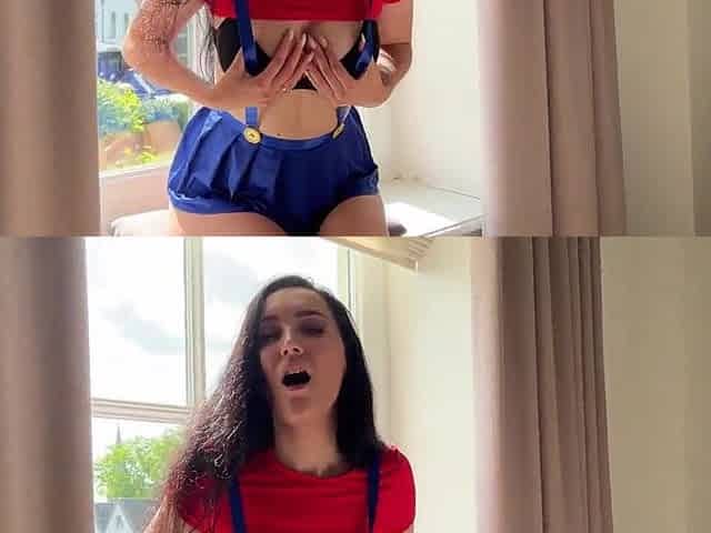 Hawt cosplay on Super Mario