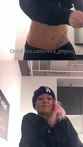 Big boob brunette masturbates on webcam