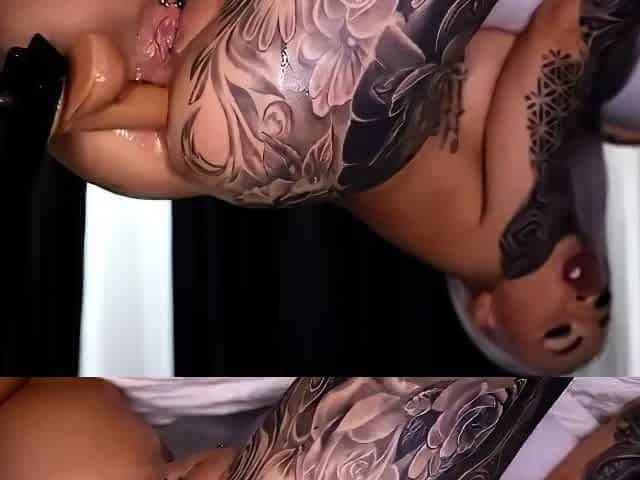 Big tits tattooed naked whore Dee_waters fuckmachine